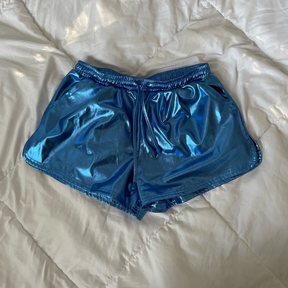 Pants - High-waisted shiny blue shorts